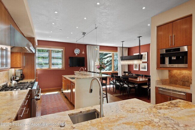 Building Photo - 714 S Galena St