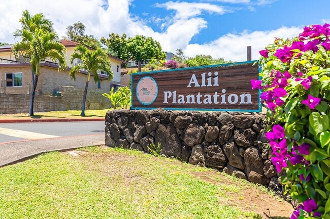 Building Photo - 2nd floor, 2 bedroom/1 bath/2 parking Town...