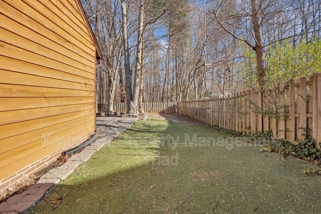 Building Photo - 5110 N Oaks Dr