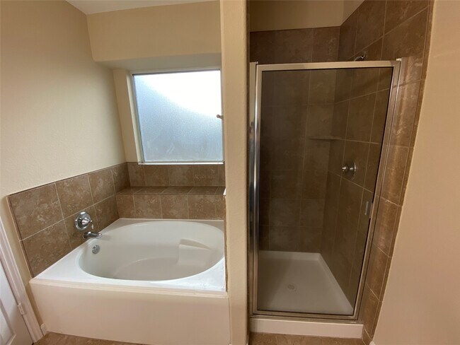 Building Photo - 4903 Summer Ridge Dr