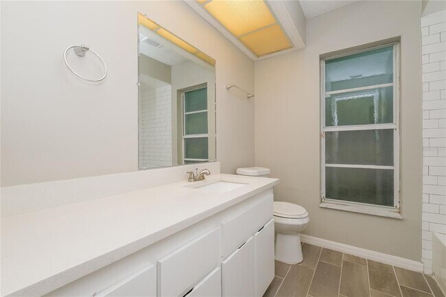 Building Photo - 6084 Freeport Dr