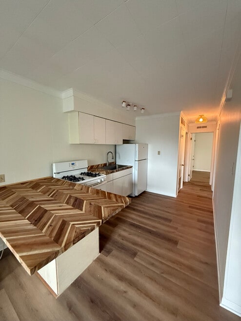 Building Photo - 513 Lake Shore Dr