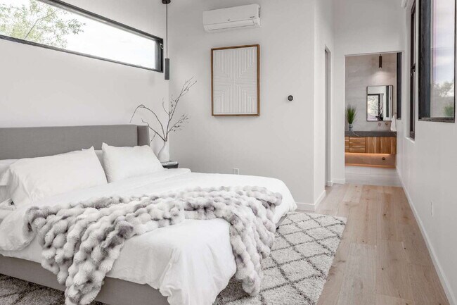 Building Photo - Modern Luxury Rental with Unobstructed Flatiron Views