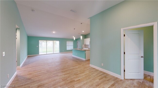 Building Photo - 621 NW 7th Pl