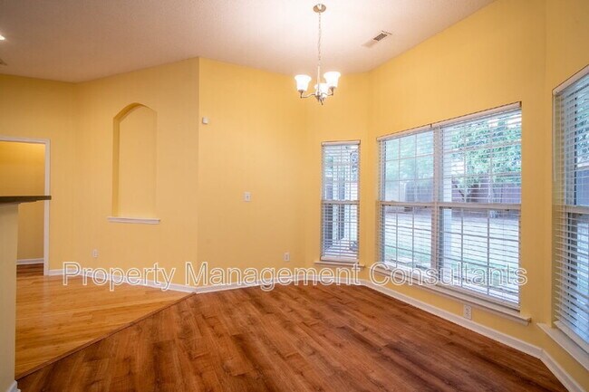 Building Photo - 216 Horseshoe Bend N