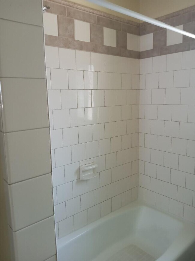 Building Photo - 822 E Sacramento St