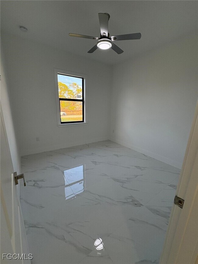 Building Photo - 1022 Candlelight Dr