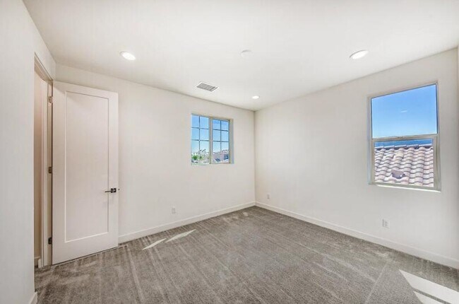 Building Photo - 80268 Whisper Rock Way