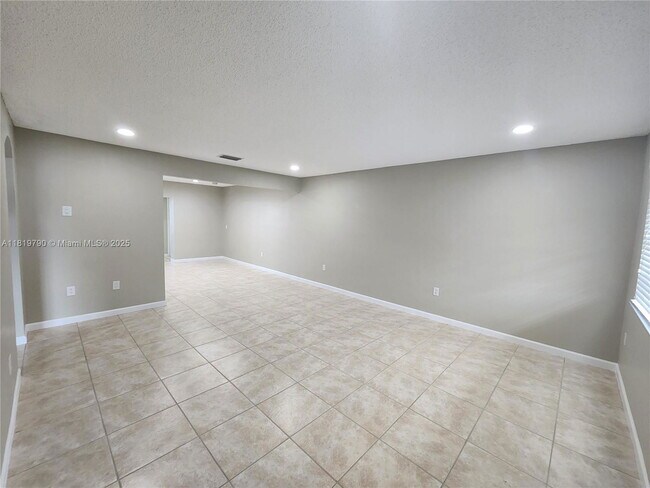 Building Photo - 1806 SW 97th Ave