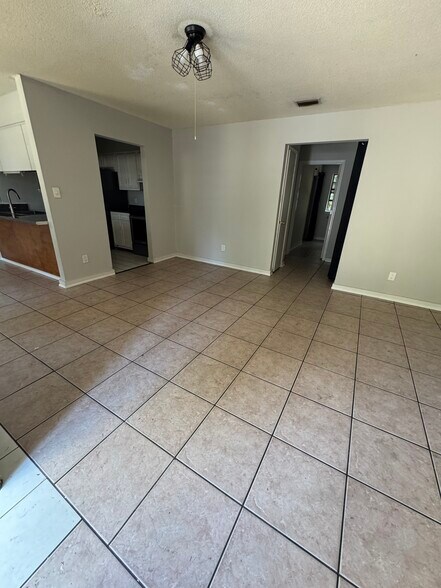 Building Photo - 1863 Nekoma Ct