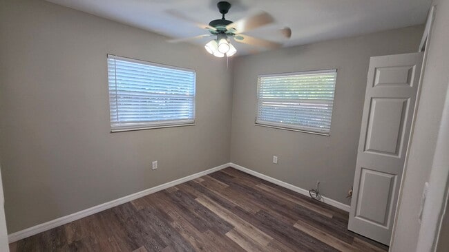 Building Photo - 2 bed 1 bath just remodeled