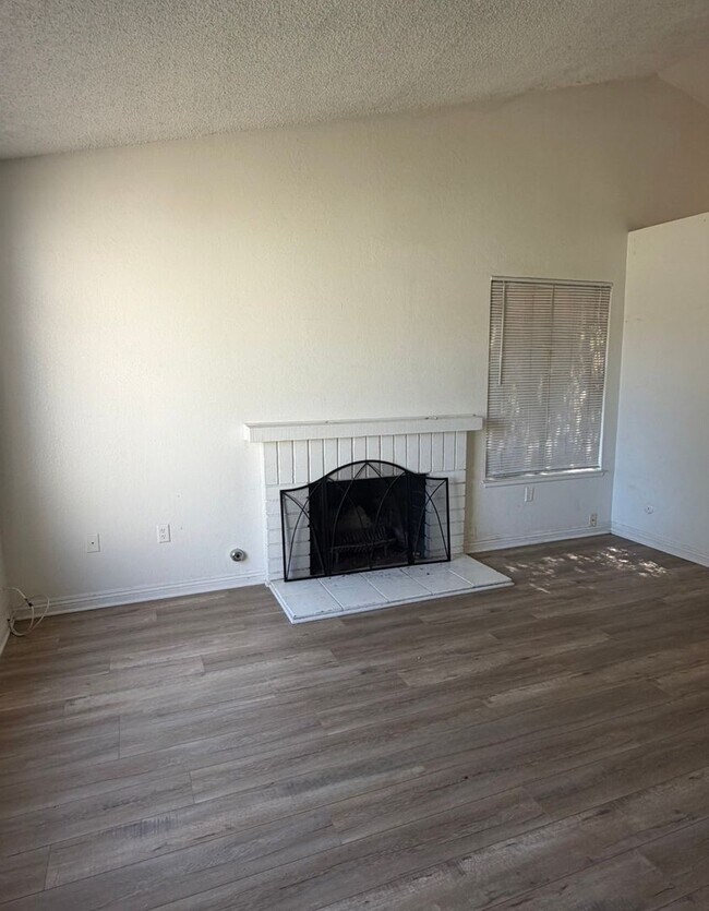 Building Photo - 10476 Charleston Dr
