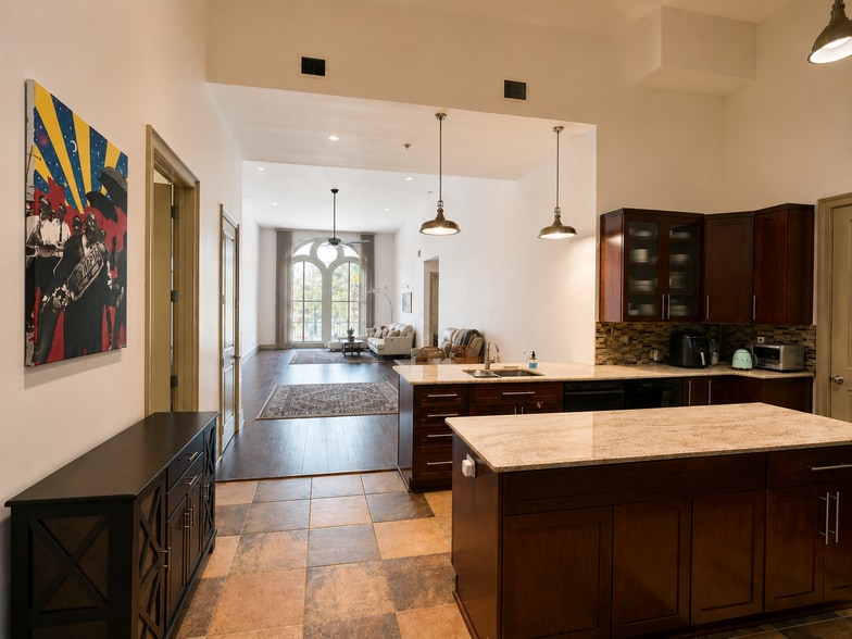 Quartz Custom Kitchen Soaring Ceilings - 1201 Canal St