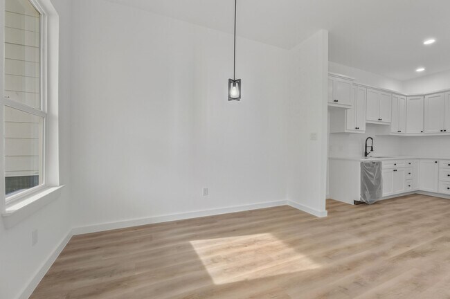 Building Photo - 117 Capetown Ln