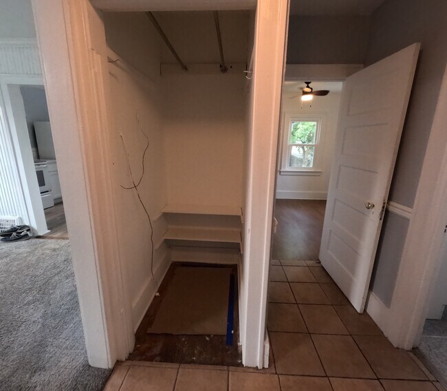 Building Photo - 738 S 28th St