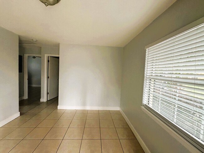 Building Photo - 3116 S Bumby Ave