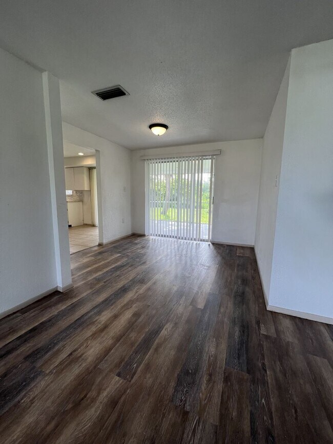Building Photo - ** Single Family Home - Port Charlotte - 2 Bed / 2 Bath Plus Den/Bonus Room - Annual Rental - $1,...