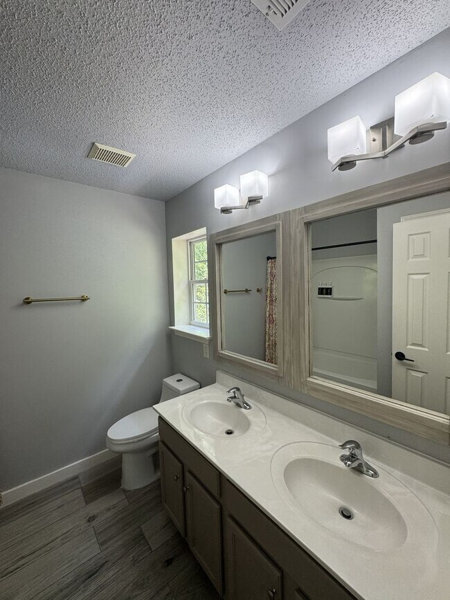 Building Photo - 108 Bridford Downs Dr