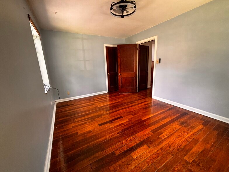 Building Photo - 360 Ross Ave