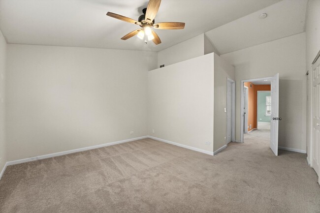 Building Photo - 2-Bedroom Townhouse in Waukegan - Gurnee S...