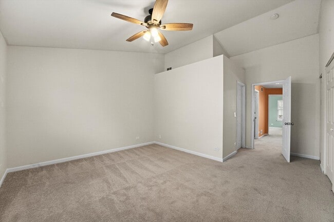 Building Photo - 2-Bedroom Townhouse in Waukegan - Gurnee School District
