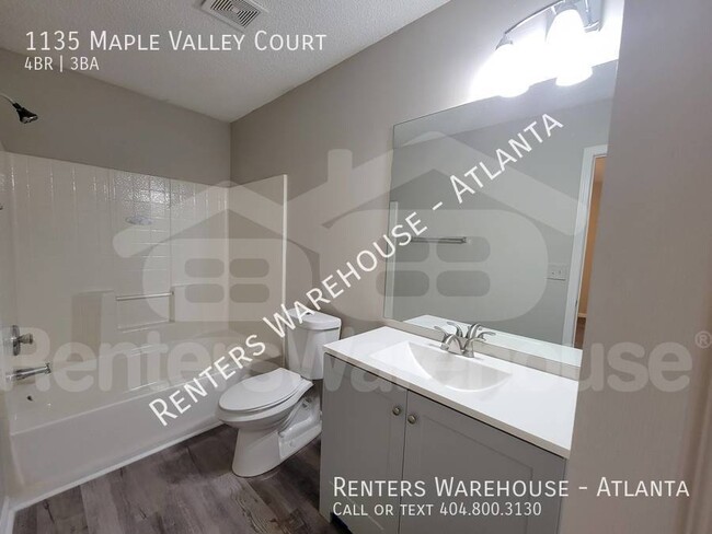 Building Photo - Great Townhouse in Union City&#039;s Maple...