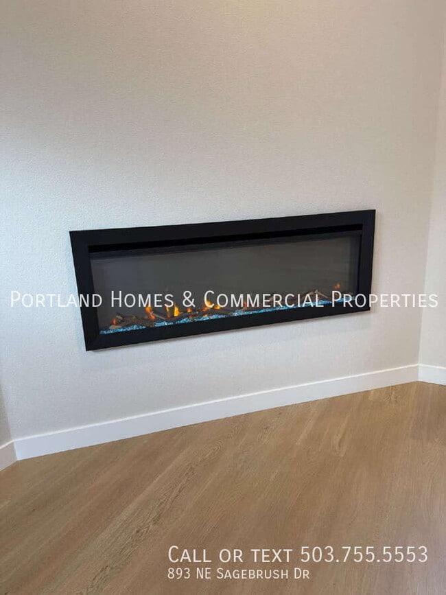 Building Photo - 893 NE Sagebrush Dr