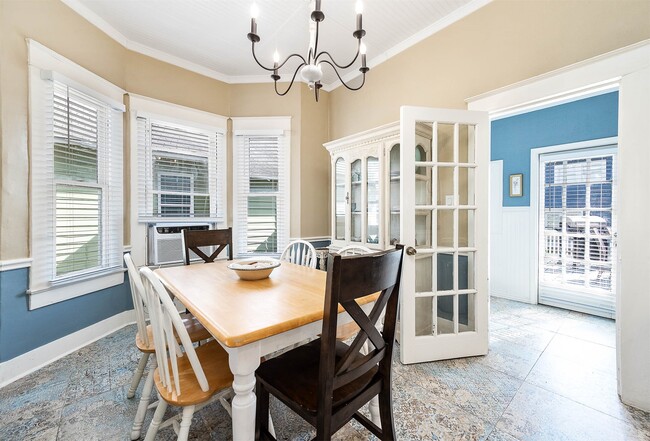 Building Photo - 3811 Avenue O