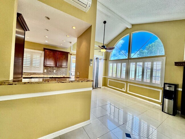 Building Photo - Available now | A 4 Bedroom, 2 Bathroom Si...
