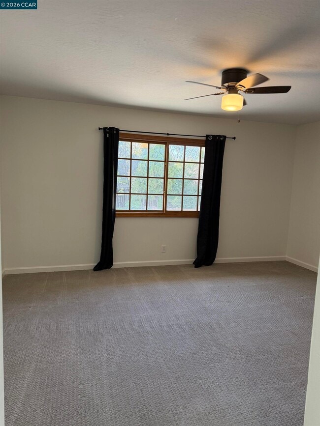 Building Photo - 2994 Roundhill Rd