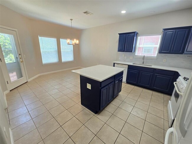 Building Photo - 7509 Lazy Creek Dr