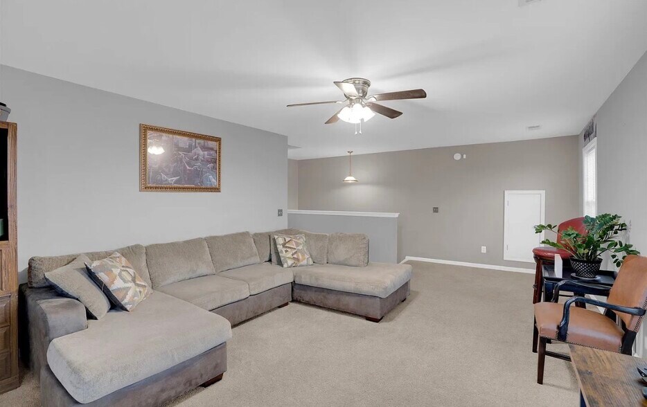 Building Photo - 946 Farnsworth Dr