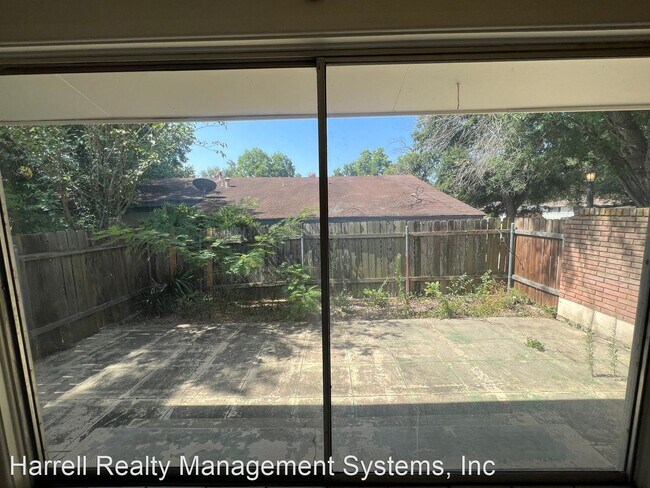 Building Photo - 3 br, 1.5 bath House - 1937 Hilltop Dr.