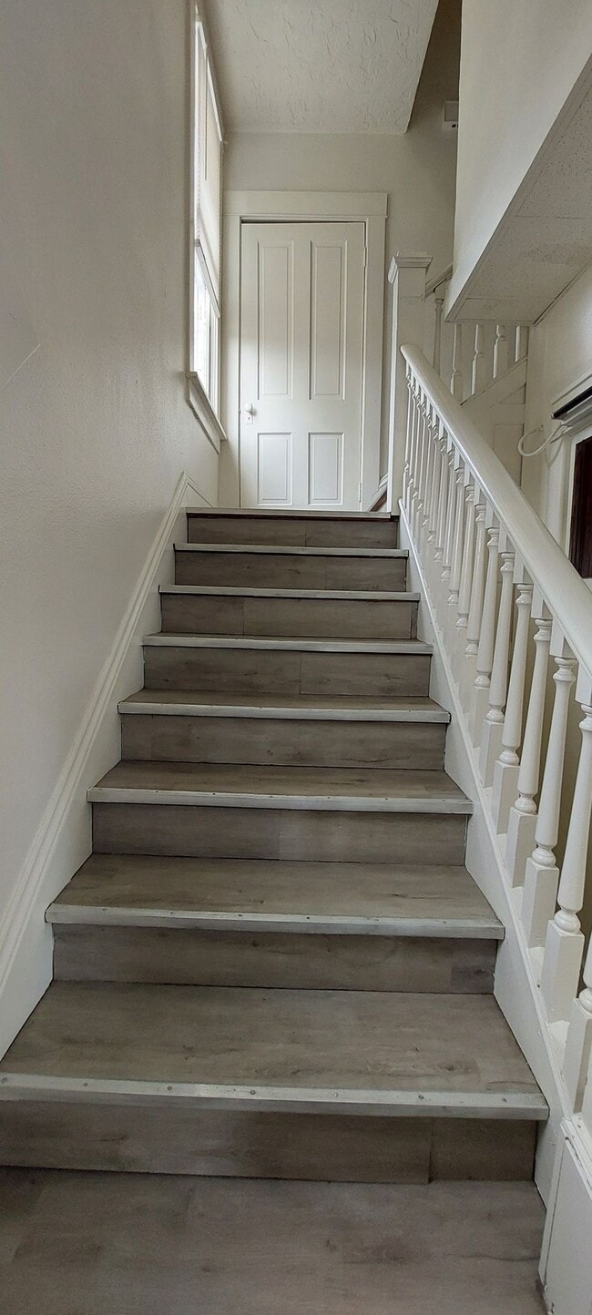 Building Photo - (1614 8th Ave)