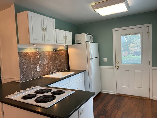 Building Photo - 2203 Yaupon Dr