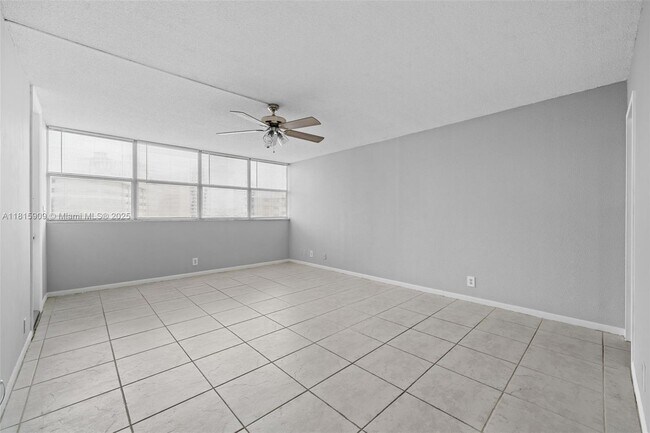 Building Photo - 100 Golden Isles Dr