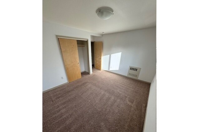 Building Photo - 529 Carroll Way