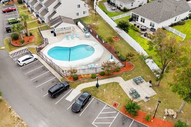 Building Photo - Now Allowing 1 small dog under 30Lbs - Spacious 2 bed/2 bath Deer Creek Villas-Surfside