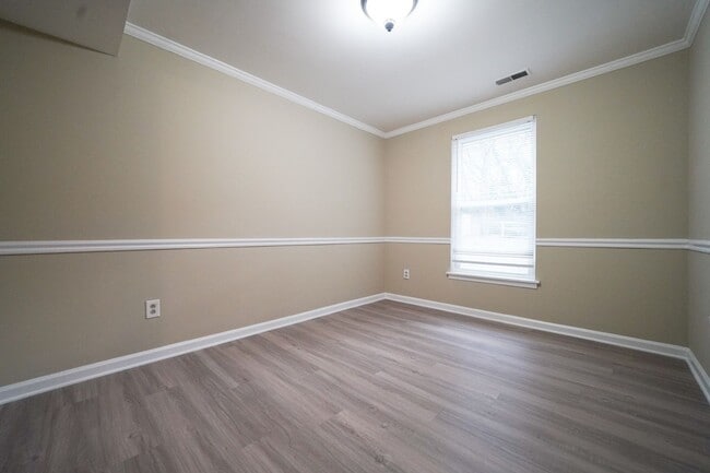 Building Photo - Recently Remodelded 2 story 4 bed, 2 1/2 bath 2 car garage fenced yard