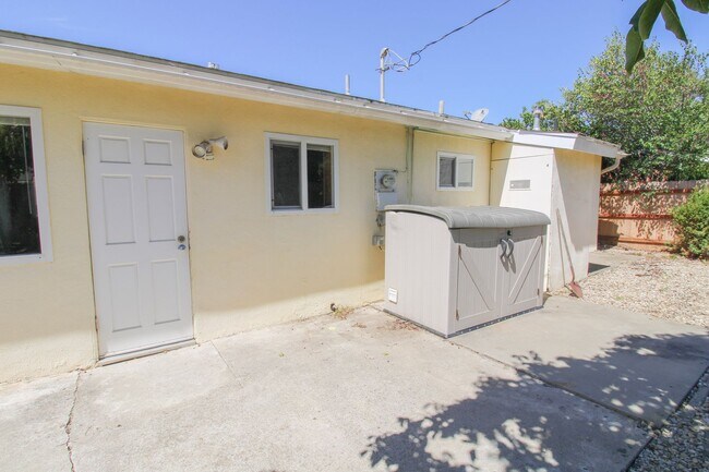Building Photo - 1778 Vicente Dr