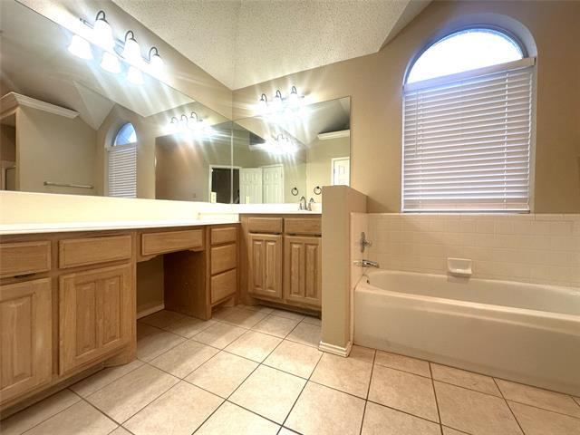 Building Photo - 813 Irene St