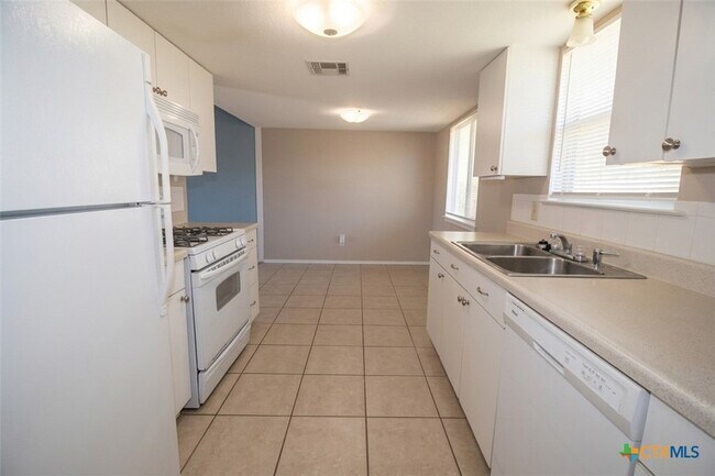 Building Photo - 1225 Westway Cir