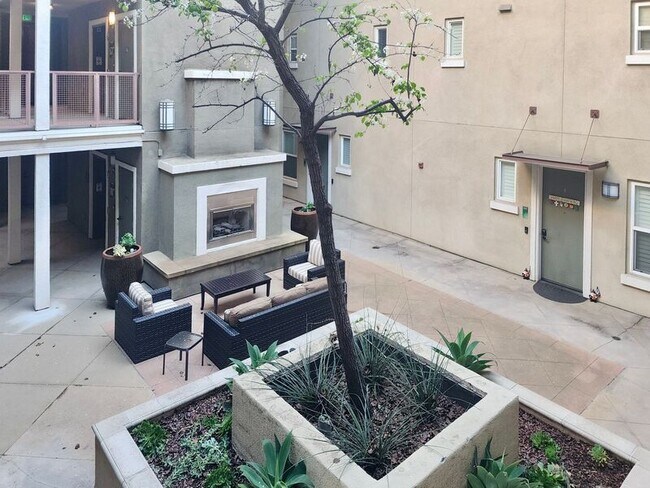 Building Photo - 12842 Palm St