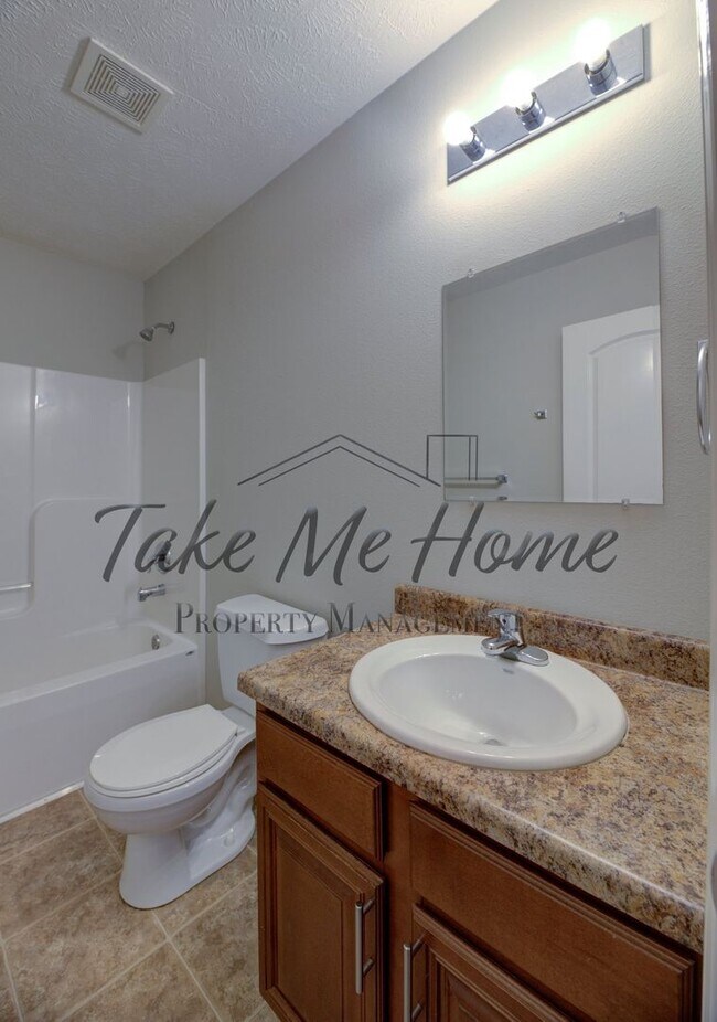 Building Photo - 3 Bedroom in Republic!