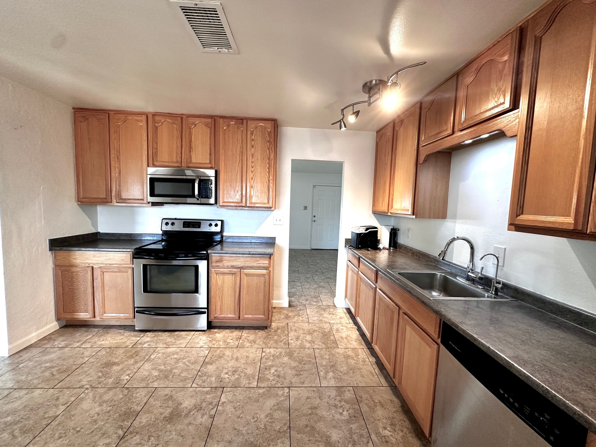 Building Photo - 1351 W 10th St