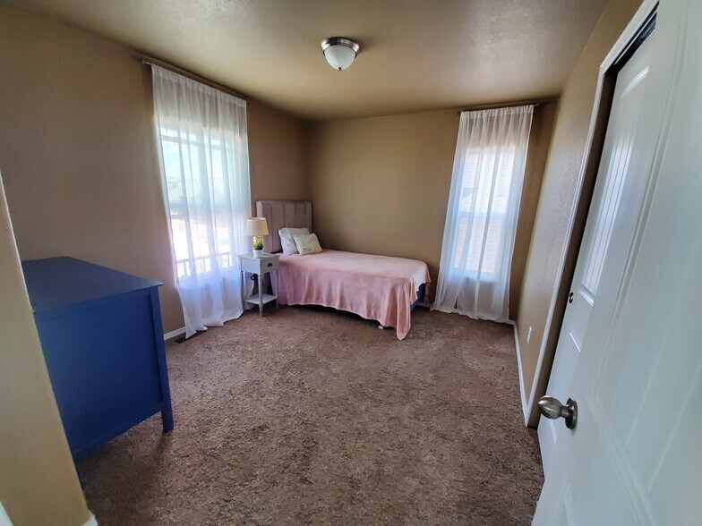 Building Photo - 5517 Sunrise Mesa Dr