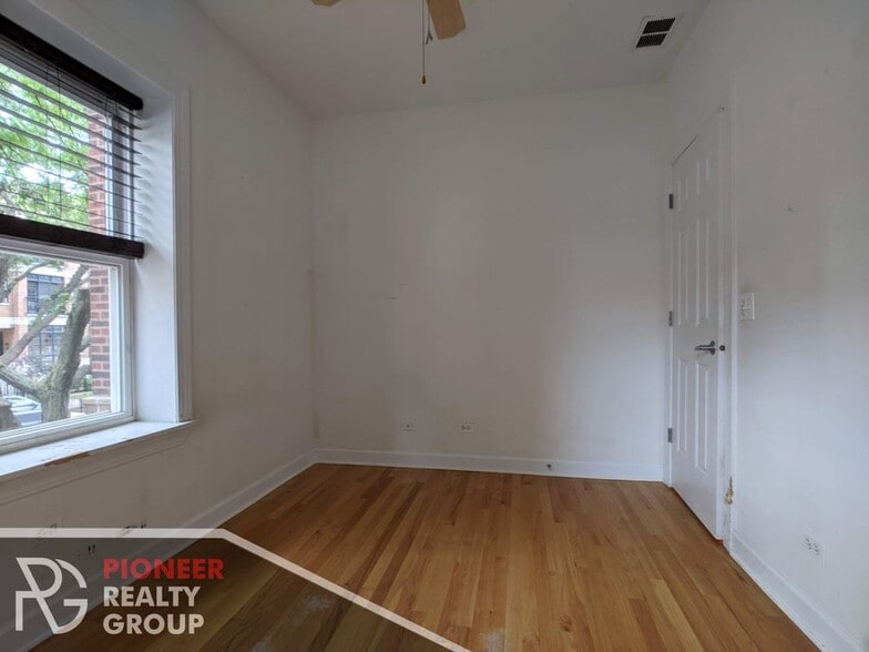 Building Photo - 3244 N Clifton Ave