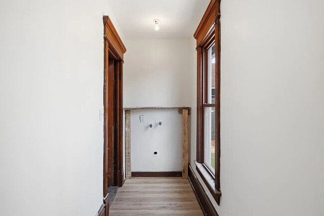 Building Photo - 174 Marion Ave