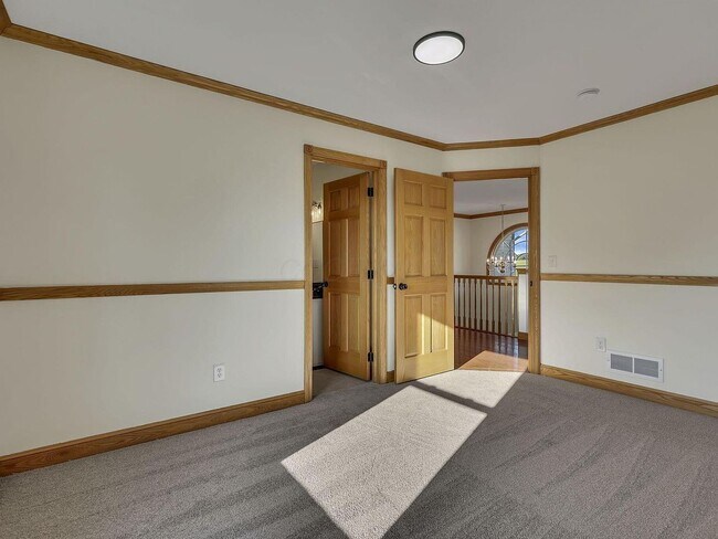 Building Photo - Your country retreat awaits!