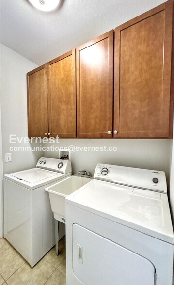 Building Photo - 925 Ingleside Ave